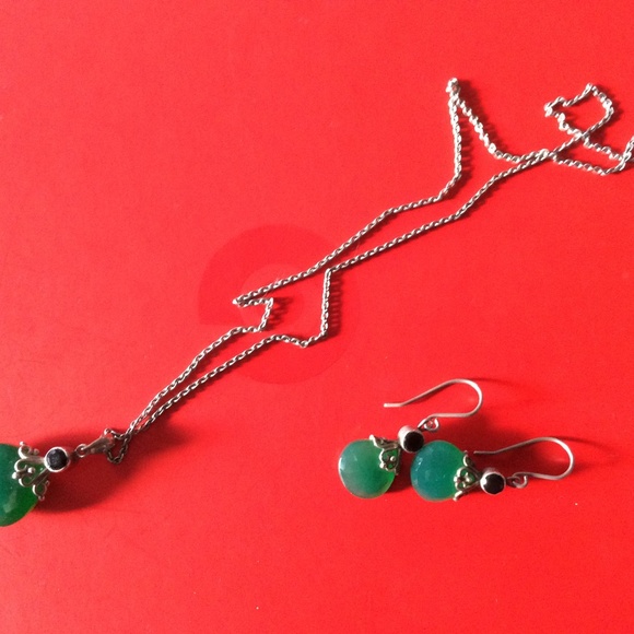 SS RUFF CUT EMERALD & ONYX EARRING & NECKLACE SET - Picture 2 of 2